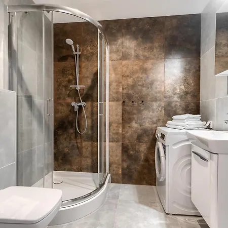 Kamienica Centrum Nr 5 *