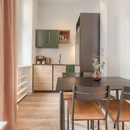 Kamienica Centrum Nr 5 *